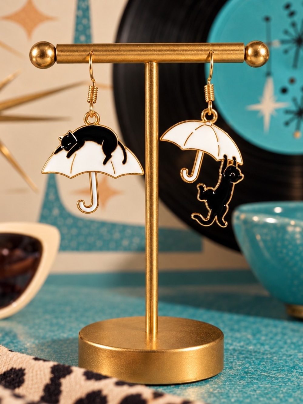 MODCLOTH HANG IN THERE KITTY RETRO EARRINGS